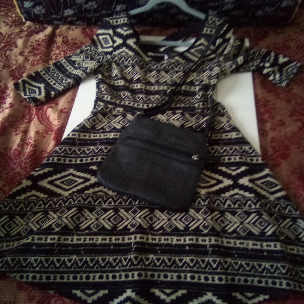 Dress - Picture 4 of 4